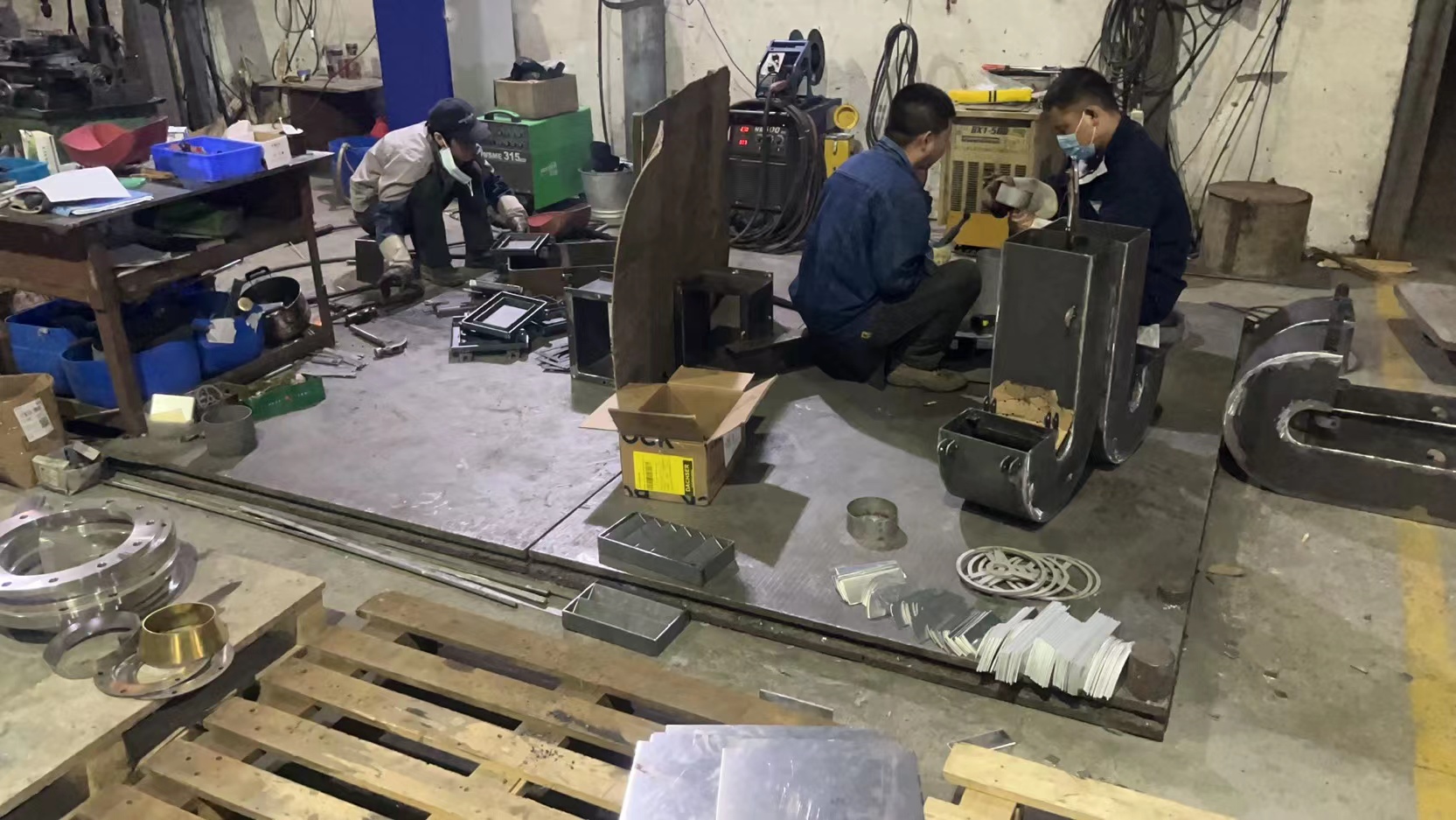 公司華北辦喜接12條船的鋁質汽水分離百葉窗大單(圖4) 6eda2fc9e570f0906270bdfe5783094.jpg