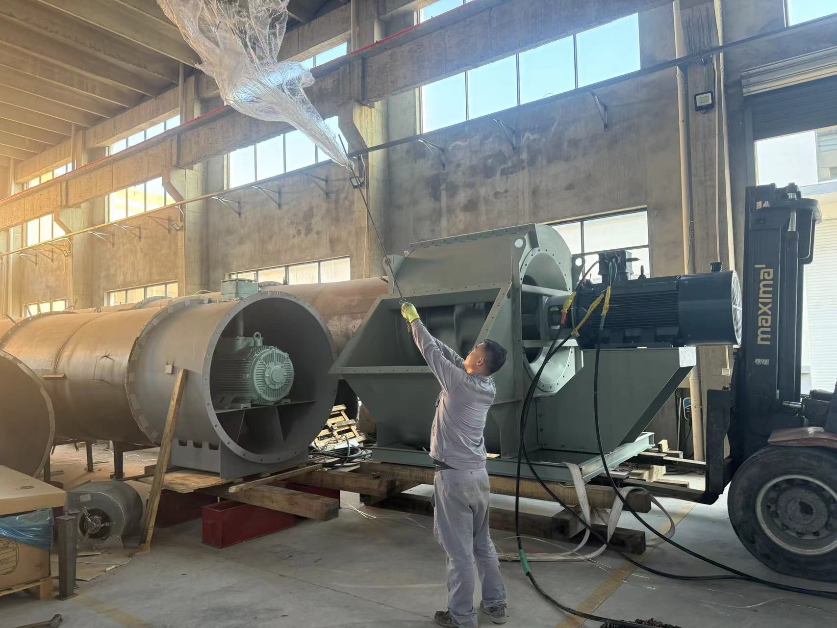 公司23萬風量 200kw的船用防爆風機試機成功(圖2) 57b601100b5f855f17deba9024d1c48.jpg